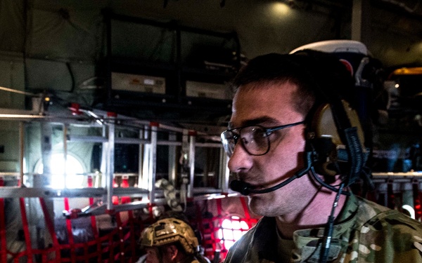 9th SOS pefroms a CDS airdrop and staticline jump with soldirs of 3rd Special Forces Group