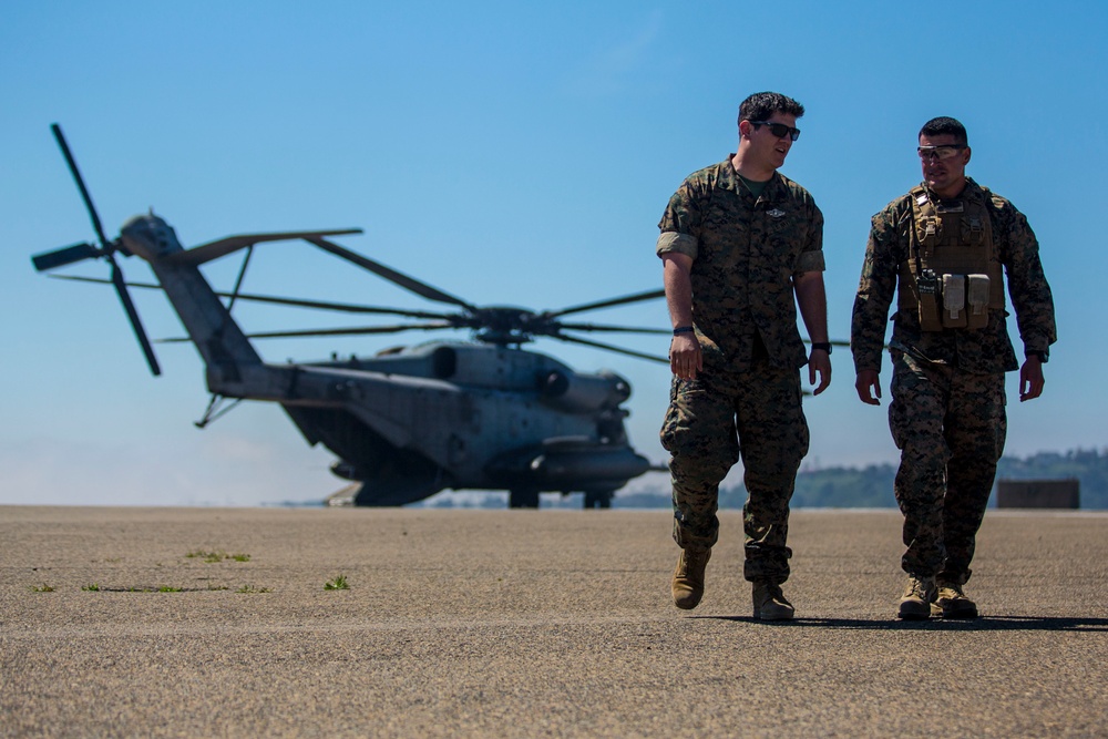 Security Platoon, 5th Marines Participate in Fast-Rope Exercise