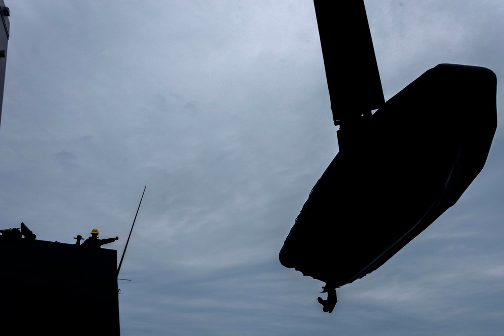 Green Bay Sailors conduct small boat operations