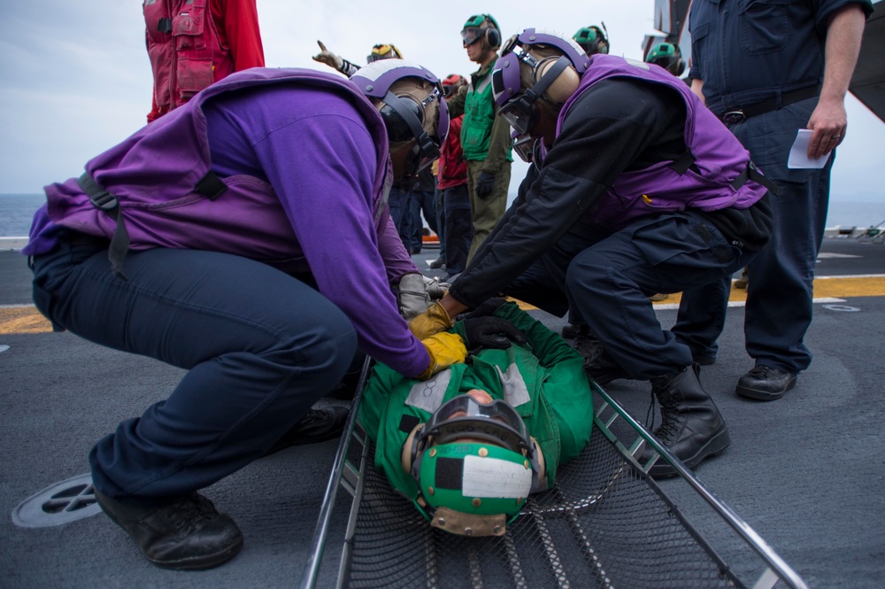 USS Bonhomme Richard (LHD 6) flight deck firefight training