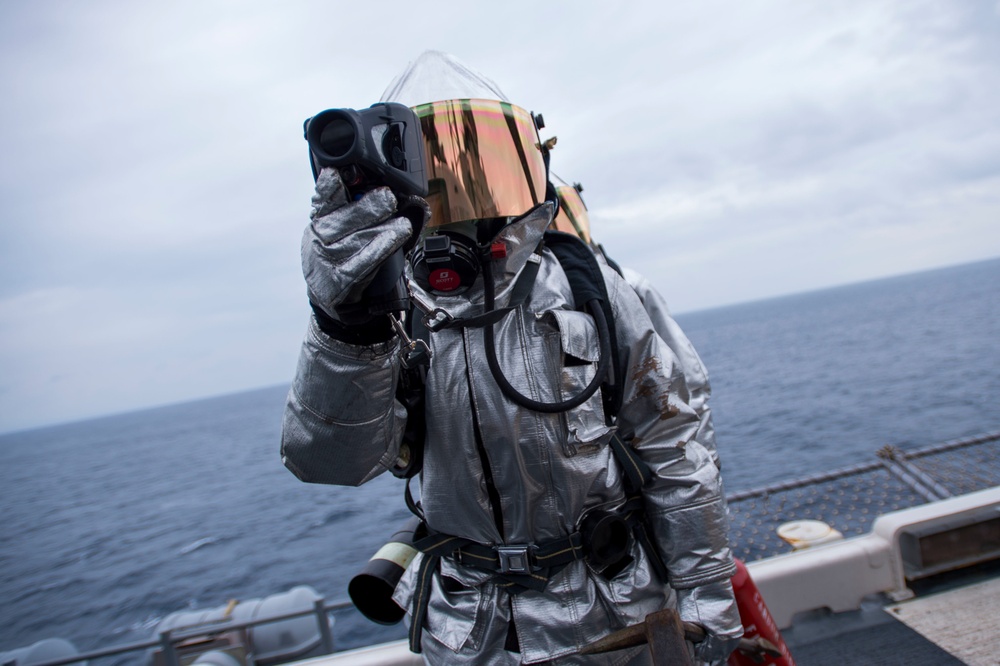 USS Bonhomme Richard (LHD 6) flight deck firefight training