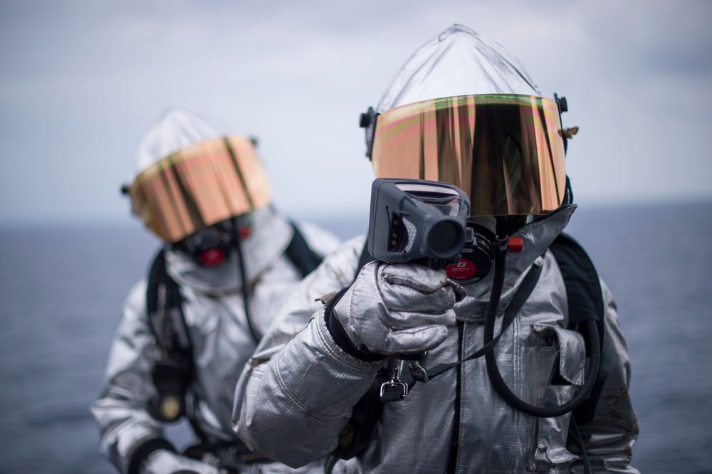 USS Bonhomme Richard (LHD 6) flight deck firefight training