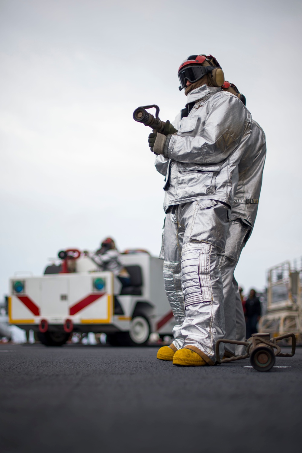 USS Bonhomme Richard (LHD 6) flight deck firefight training