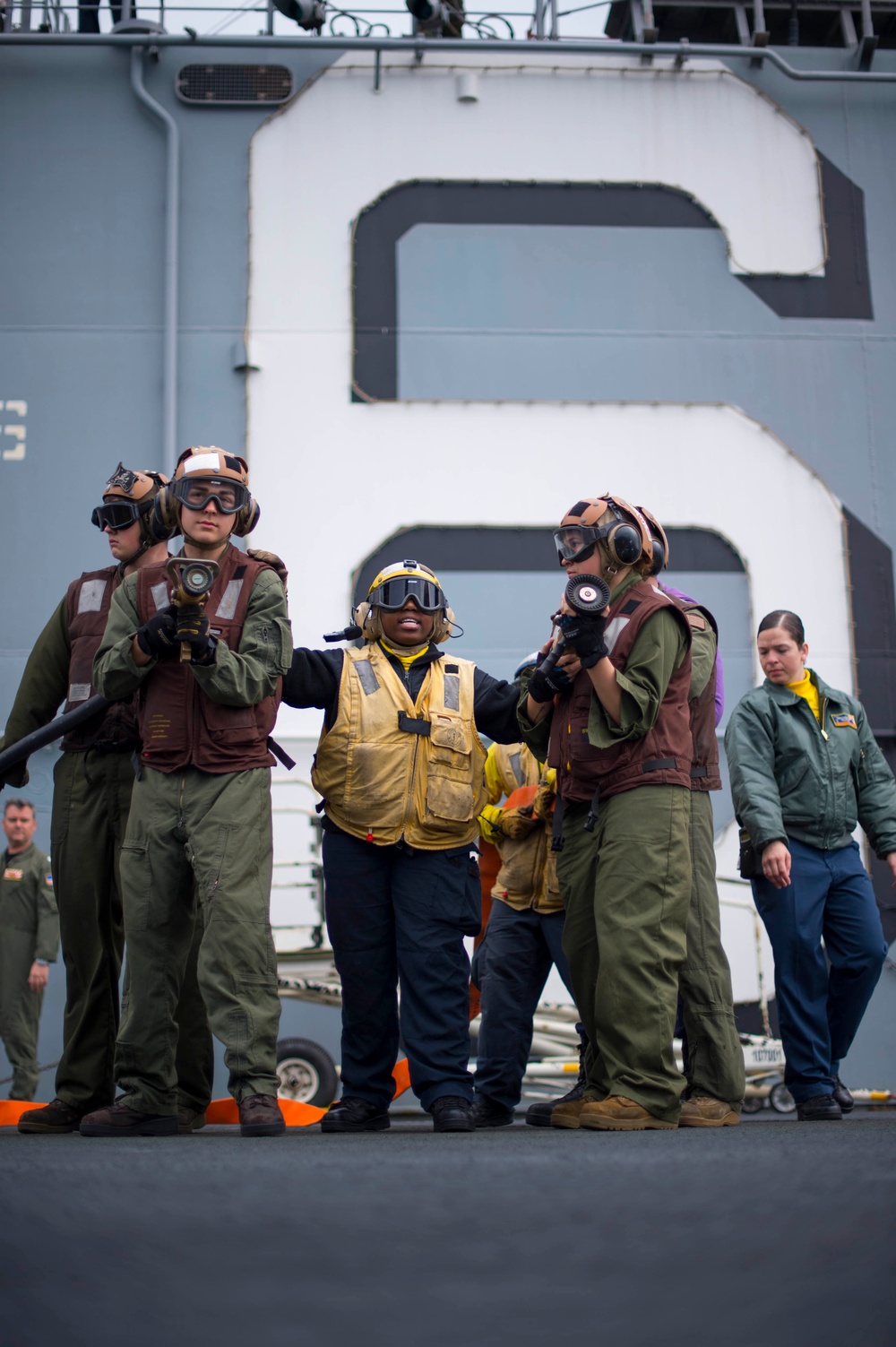 USS Bonhomme Richard (LHD 6) flight deck firefight training