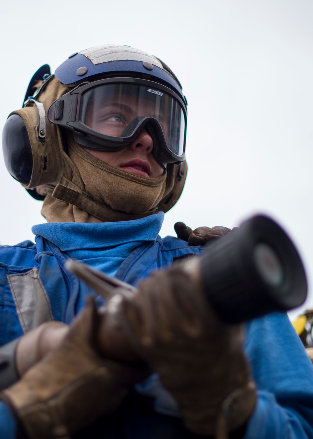 USS Bonhomme Richard (LHD 6) flight deck firefight training