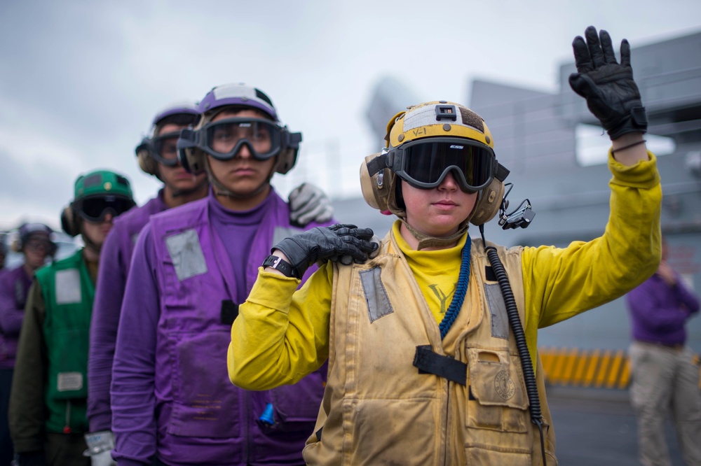 USS Bonhomme Richard (LHD 6) flight deck firefight training