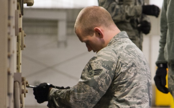 Army Reserve, Air Force work together to inspect vehicles