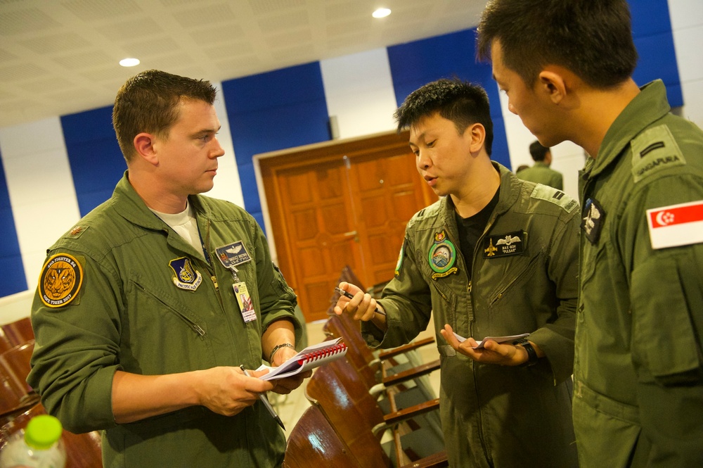 U.S., Thailand, Singapore kick off Cope Tiger 2017