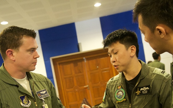 U.S., Thailand, Singapore kick off Cope Tiger 2017