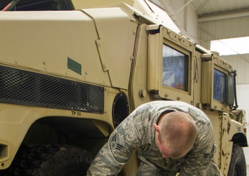 Airmen, Army Reserve conduct joint inpsection