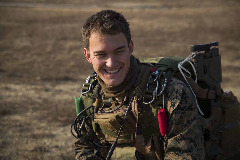 Wisconsin Marine conducts parachute operations in Republic of Korea