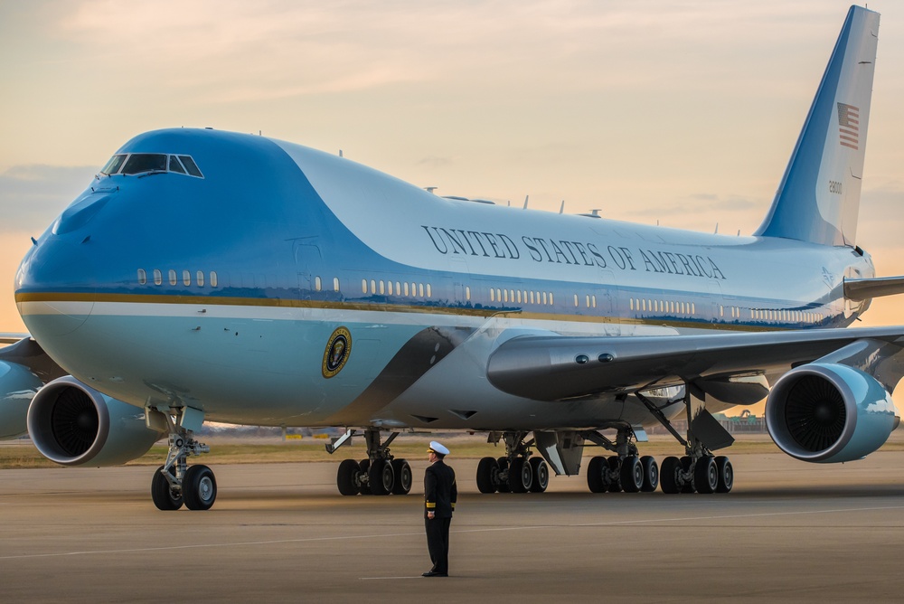 President Trump arrives at Kentucky Air Guard Base