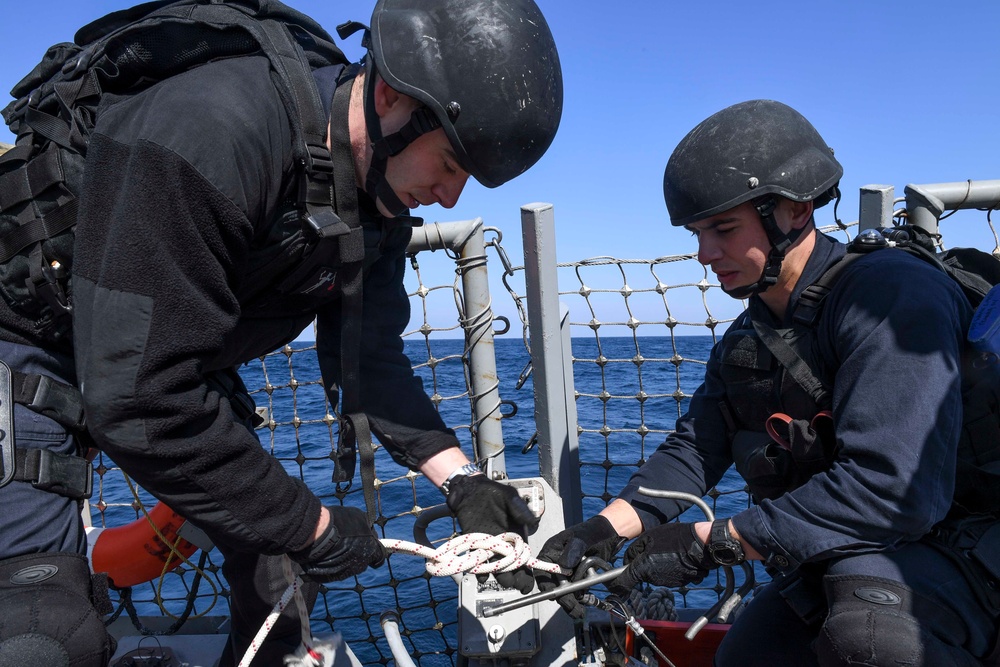 USS Wayne E. Meyer Conducts A VBSS Drill