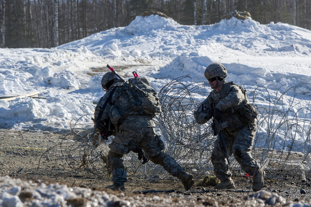 Spartan paratroopers conduct live-fire training at the infantry platoon battle course