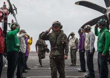 ROK Service Chiefs Make Historic Visit to US Aircraft Carrier