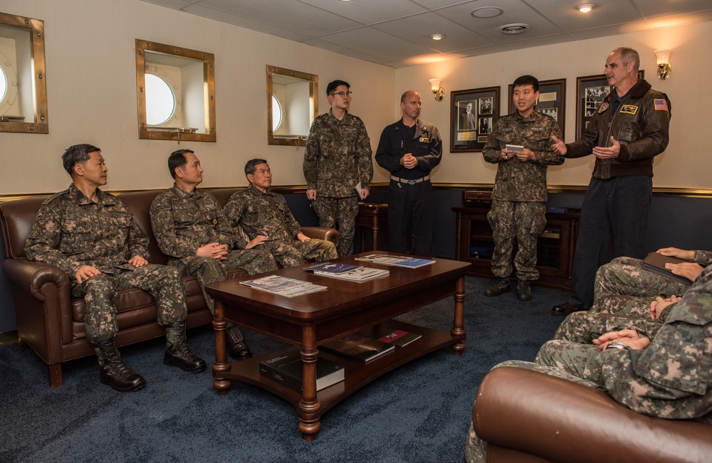 ROK Service Chiefs Make Historic Visit to US Aircraft Carrier