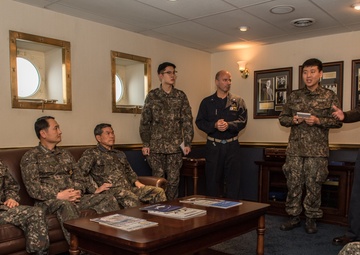 ROK Service Chiefs Make Historic Visit to US Aircraft Carrier