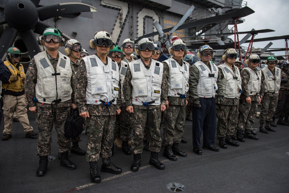 ROK Service Chiefs Make Historic Visit to US Aircraft Carrier