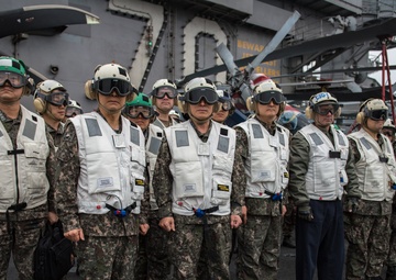 ROK Service Chiefs Make Historic Visit to US Aircraft Carrier