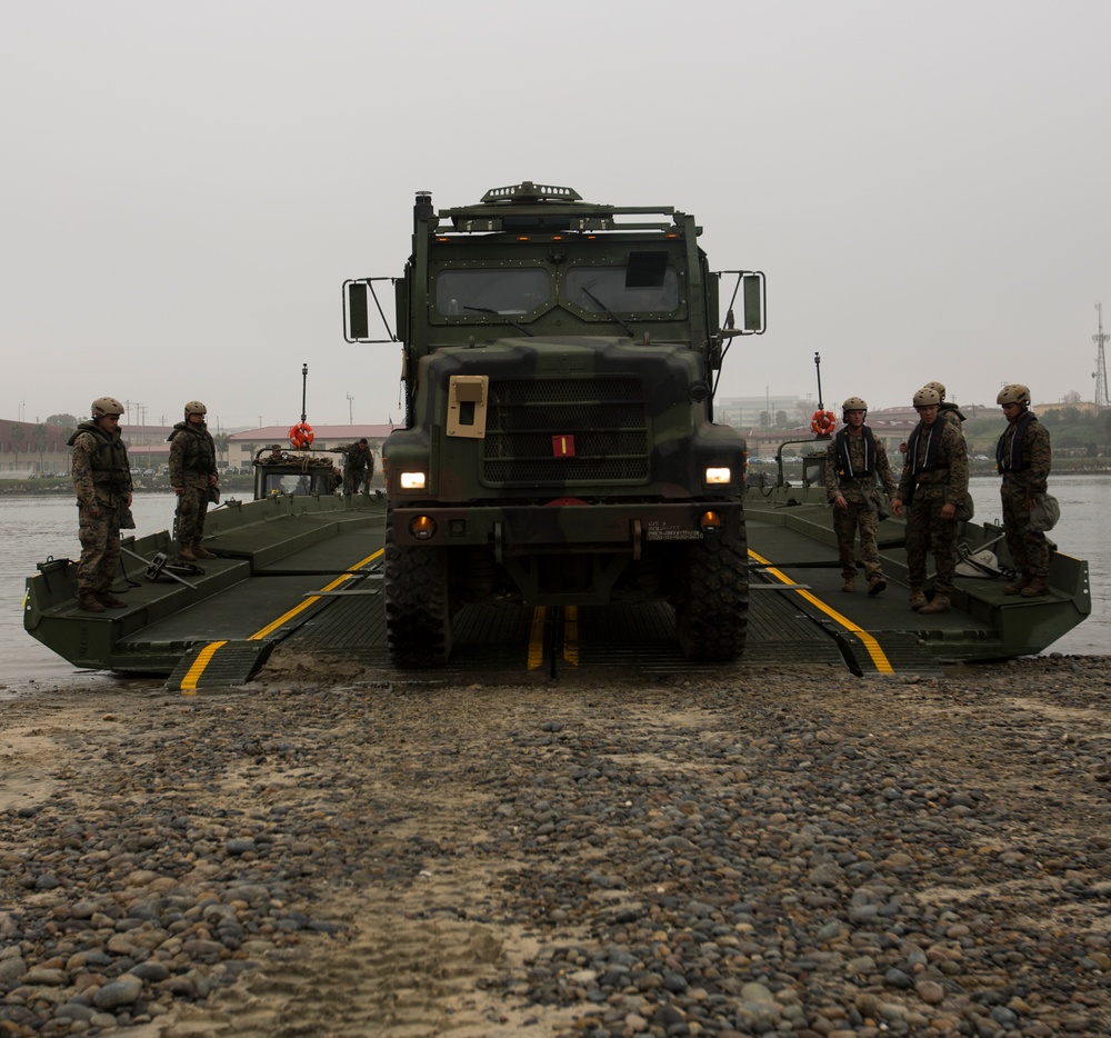 1st LARand 7th ESB Rafting/Bridging Operations