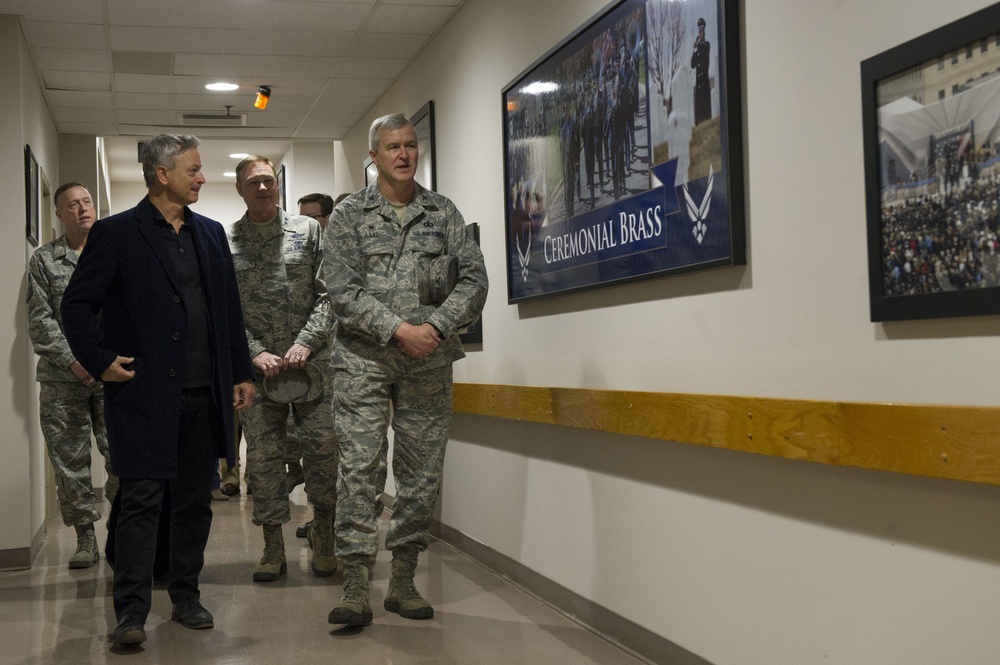 Gary Sinise visits Air Force Band