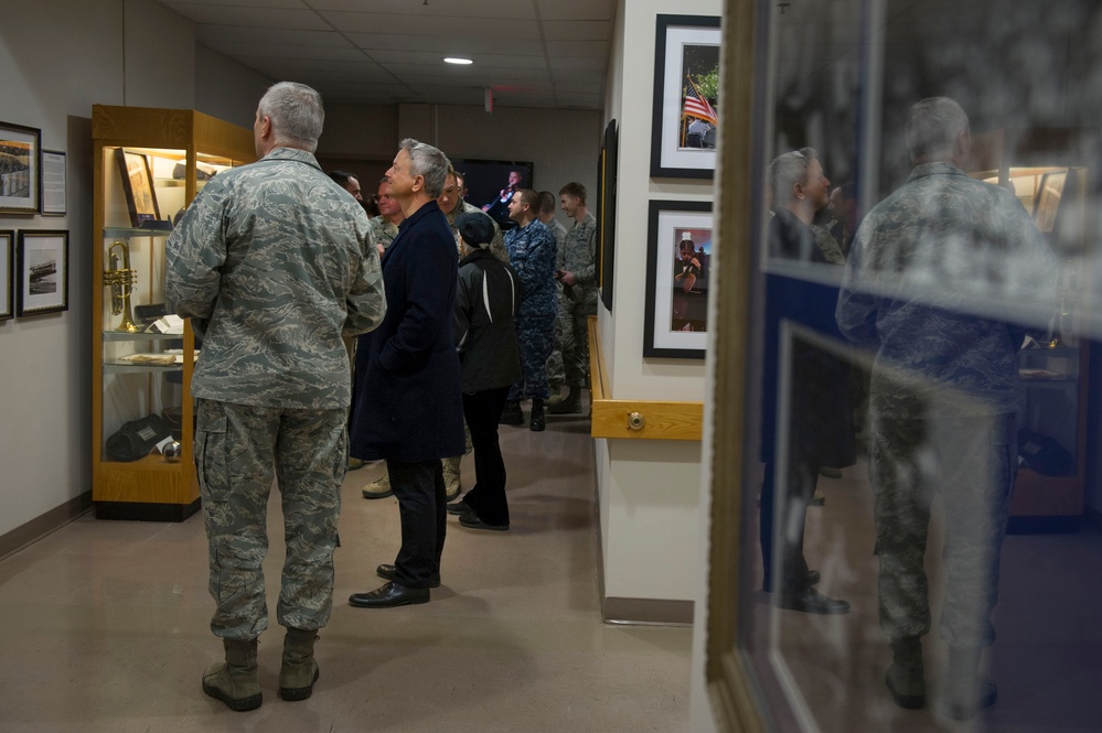 Gary Sinise visits Air Force Band