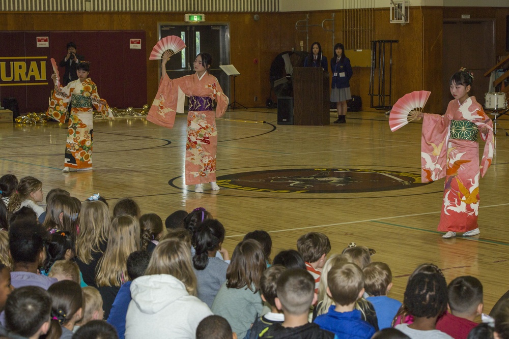 American students experience Japanese culture up close