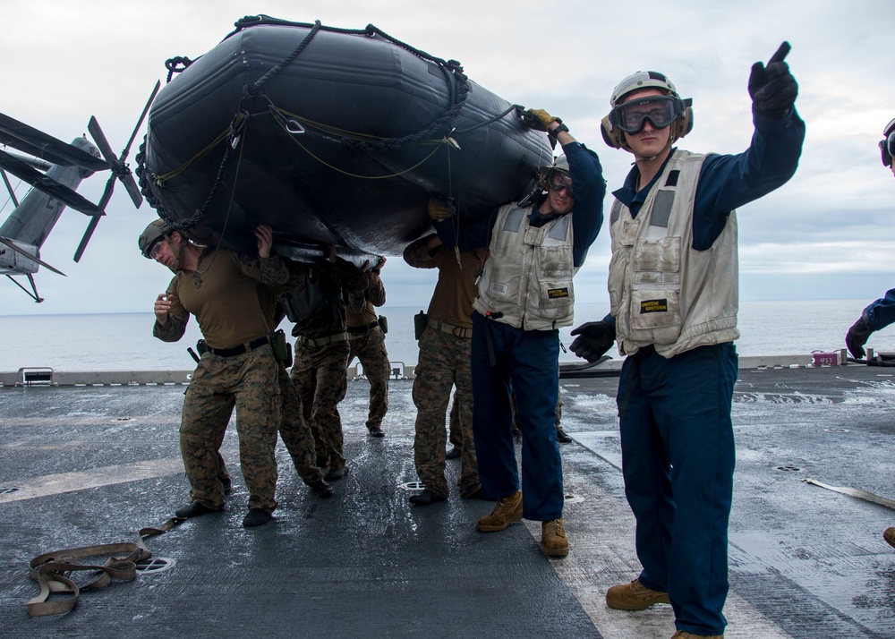 USS Bonhomme Richard (LHD 6) 31st MEU Maritime Raid Force Helo Cast