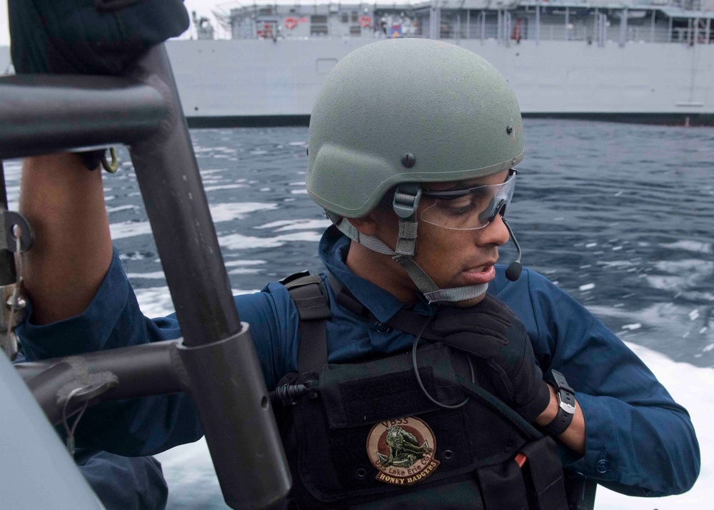 USS Lake Erie (CG 70) conducts VBSS