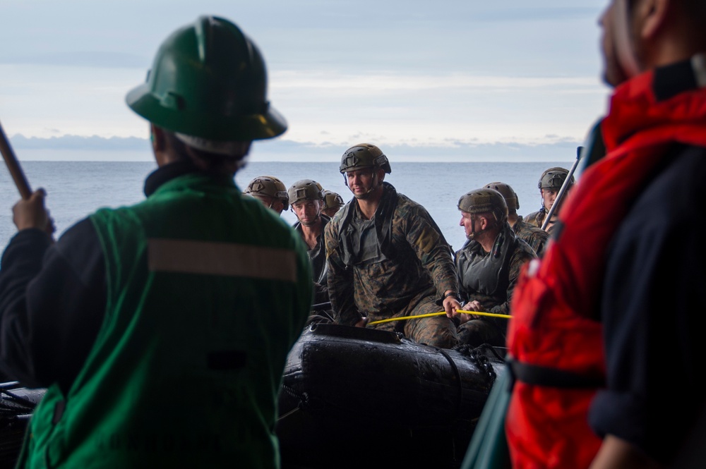 USS Bonhomme Richard (LHD 6) 31st MEU Maritime Raid Force Helo Cast