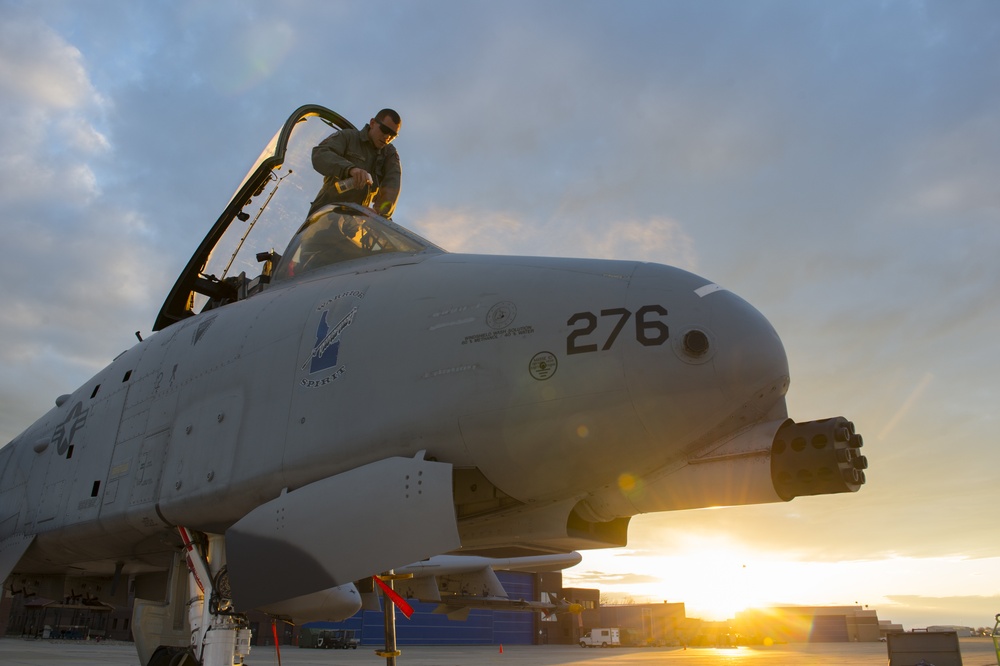 A-10 Crew Chief Prepares Aircraft for Flight