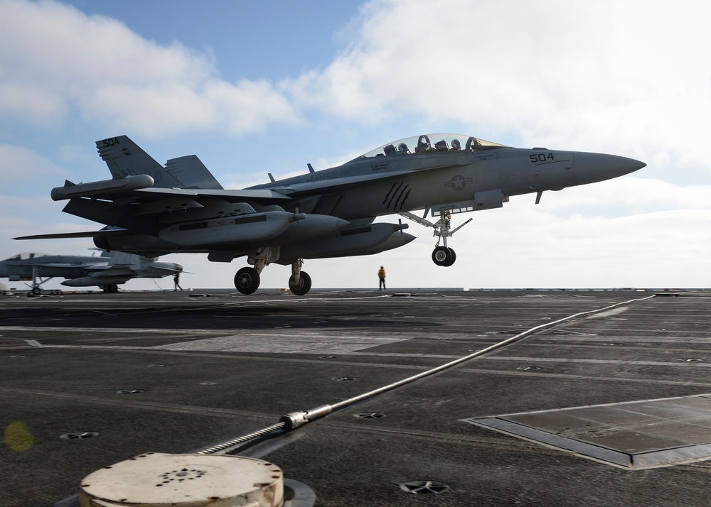 EA-18G Growler lands on flight deck