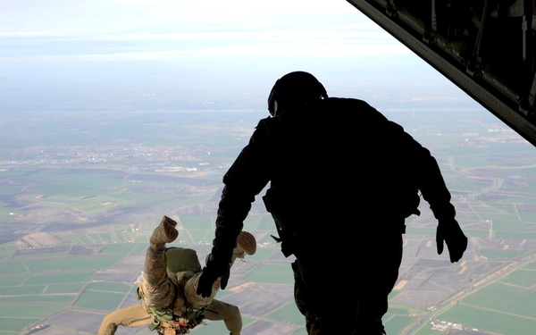 352 SOW Airmen practice free fall over Mildenhall