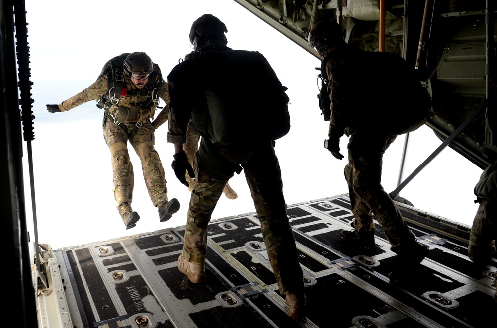 352 SOW Airmen practice free fall over Mildenhall