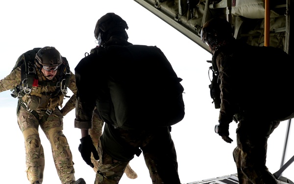 352 SOW Airmen practice free fall over Mildenhall