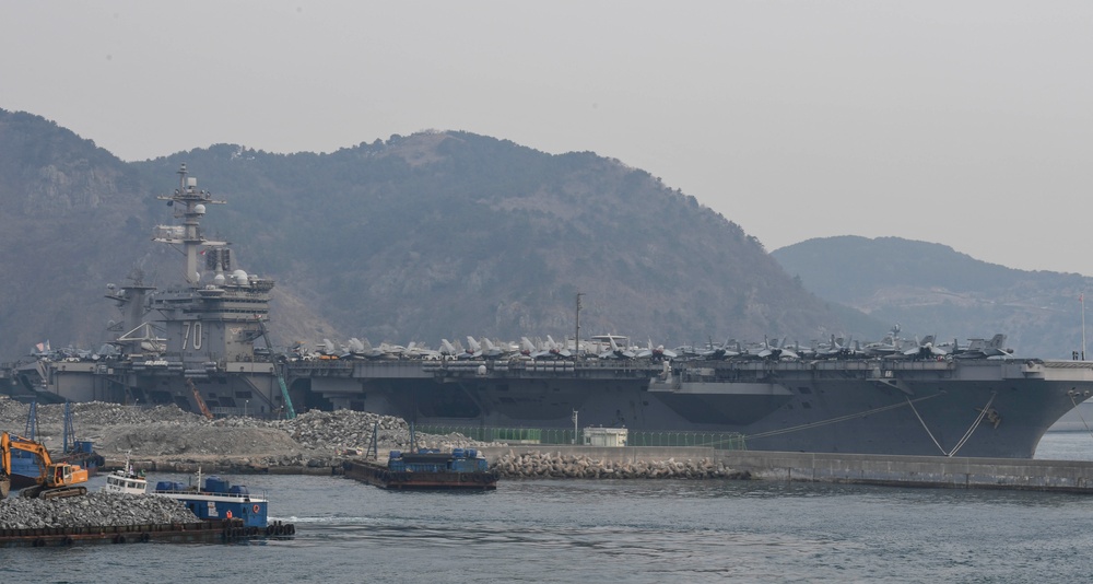 USS Carl Vison Prepares to Depart Busan