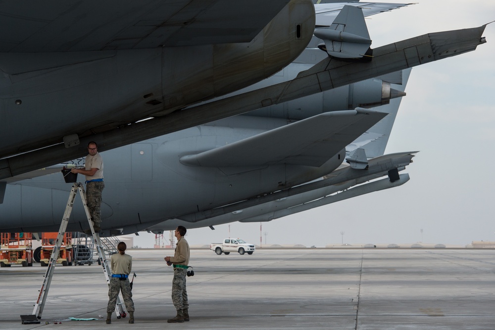 Multi-national Coalition aircraft refuel, continue fight against ISIS