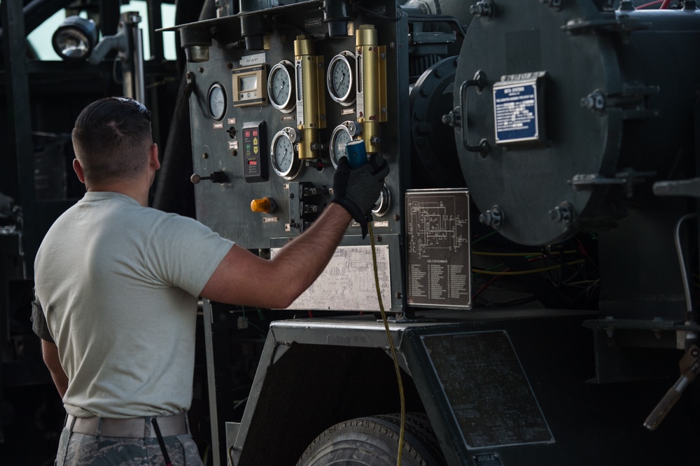 Multi-national Coalition aircraft refuel, continue fight against ISIS