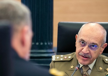 U.S. Army Chief of Staff Gen. Mark A. Milley meets with Italian Chief of the Army Lt. Gen. Danilo Errico and Italian Army soldiers in Rome, Italy, Oct. 28, 2016.