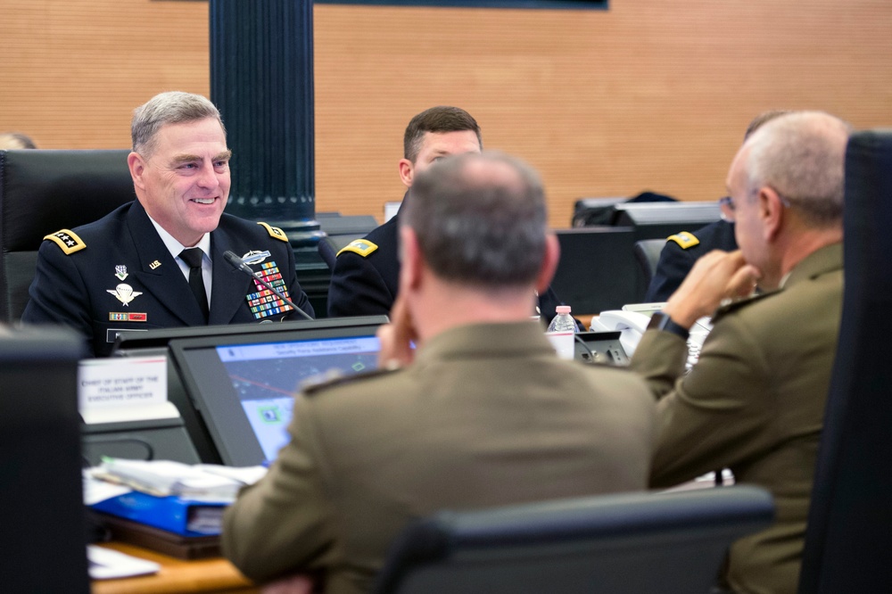 U.S. Army Chief of Staff Gen. Mark A. Milley meets with Italian Chief of the Army Lt. Gen. Danilo Errico and Italian Army soldiers in Rome, Italy, Oct. 28, 2016.