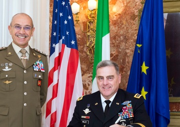 U.S. Army Chief of Staff Gen. Mark A. Milley meets with Italian Chief of the Army Lt. Gen. Danilo Errico and Italian Army soldiers in Rome, Italy, Oct. 28, 2016.