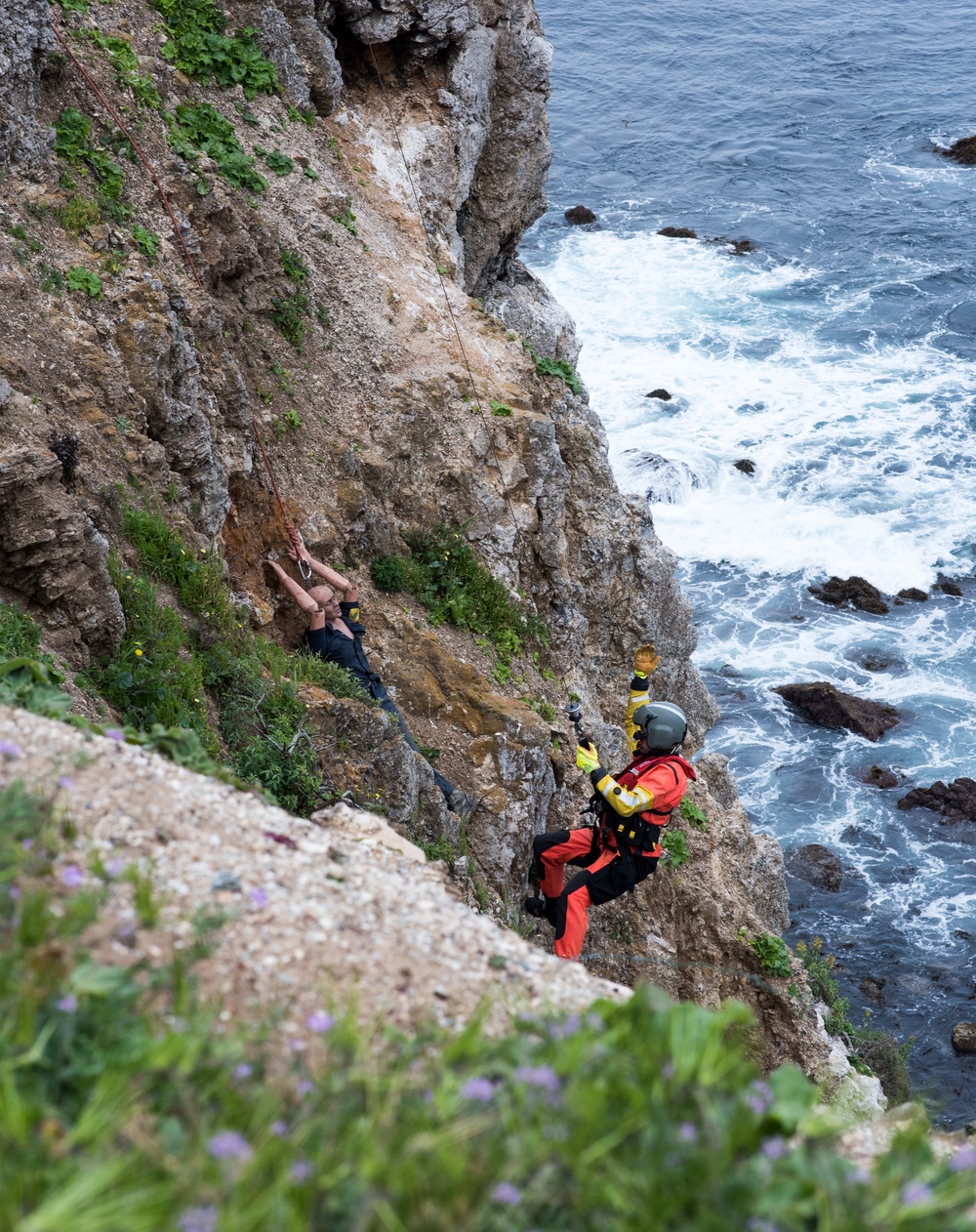 Coast Guard conducts cliff rescue training