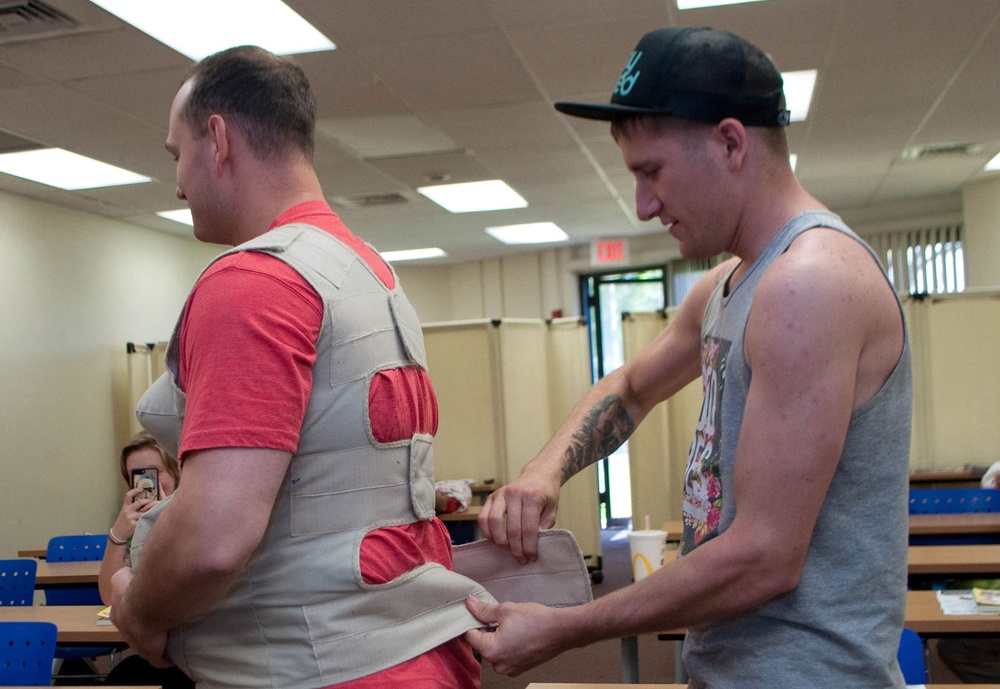 Dads (&amp; moms) learn how to swaddle, and more ...