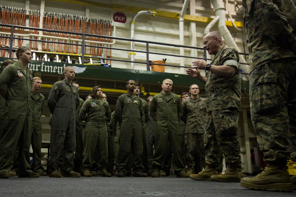 Lt. Gen. Nicholson visits USS Green Bay