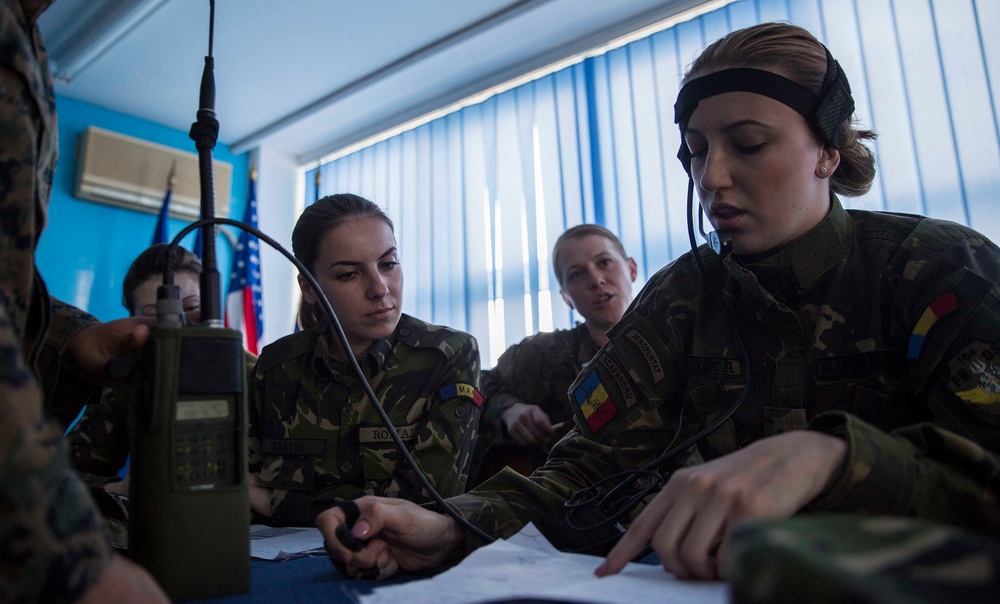 24th MEU FET trains with Romanian troops