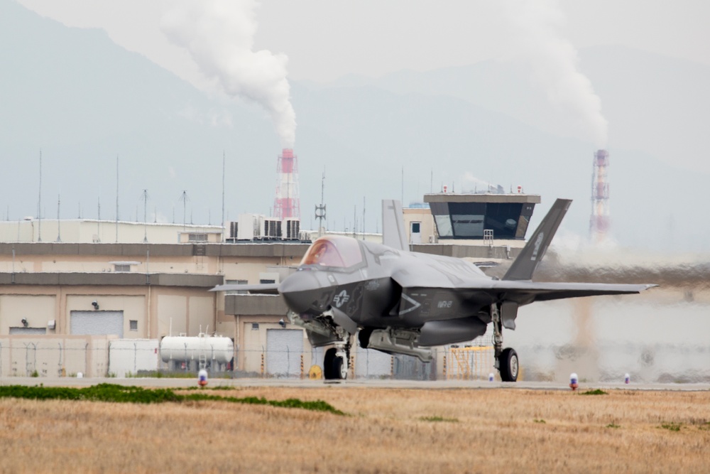 F-35B Lightning II depart MCAS Iwakuni in support of ROK-U.S. alliance