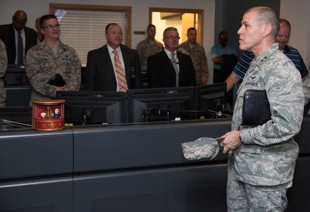 Eighth Air Force Commander visits 25th AF