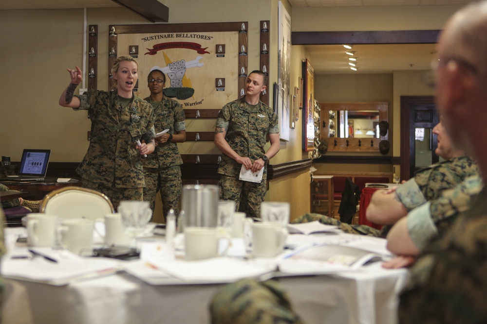 2nd MLG leaders hold a commanders huddle