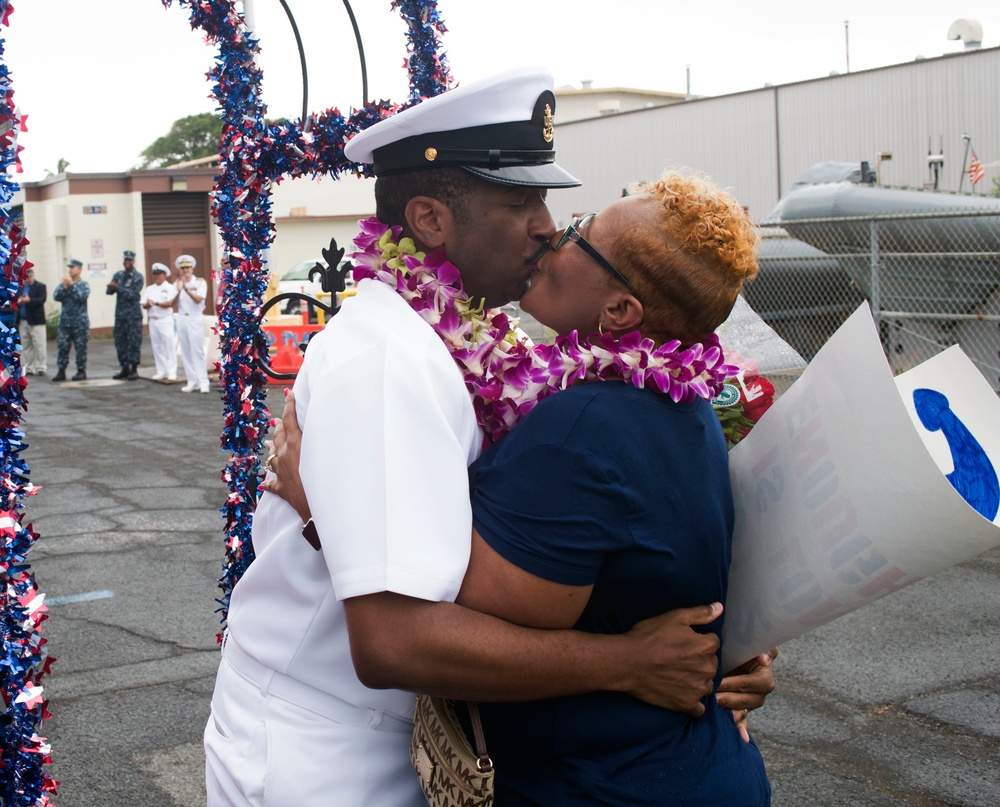 USS Port Royal returns to Pearl Harbor after 212-day deployment