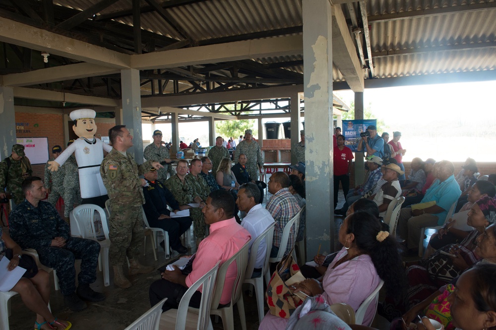 U.S. and Columbian Military Along With the U.S. Embassy, Meet with Wayuu Indigenous Leaders to Discuss Medical Services During Continuing Promise 2017 (CP-17) in Mayapo Columbia